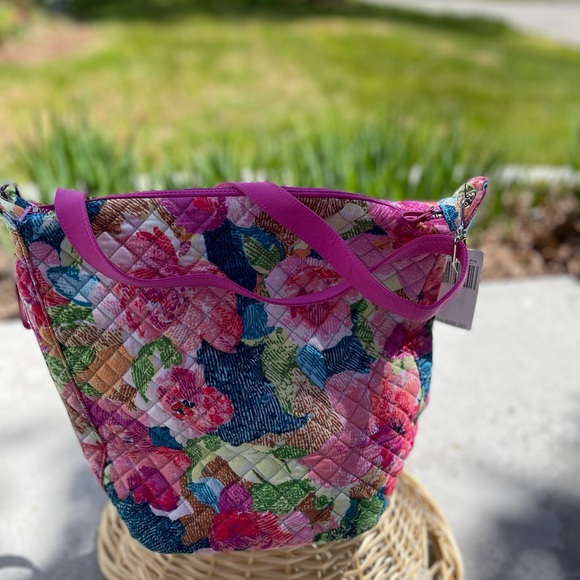 Vera Bradley Fuchsia multi color shoulder bag NWT!! - Picture 4 of 4